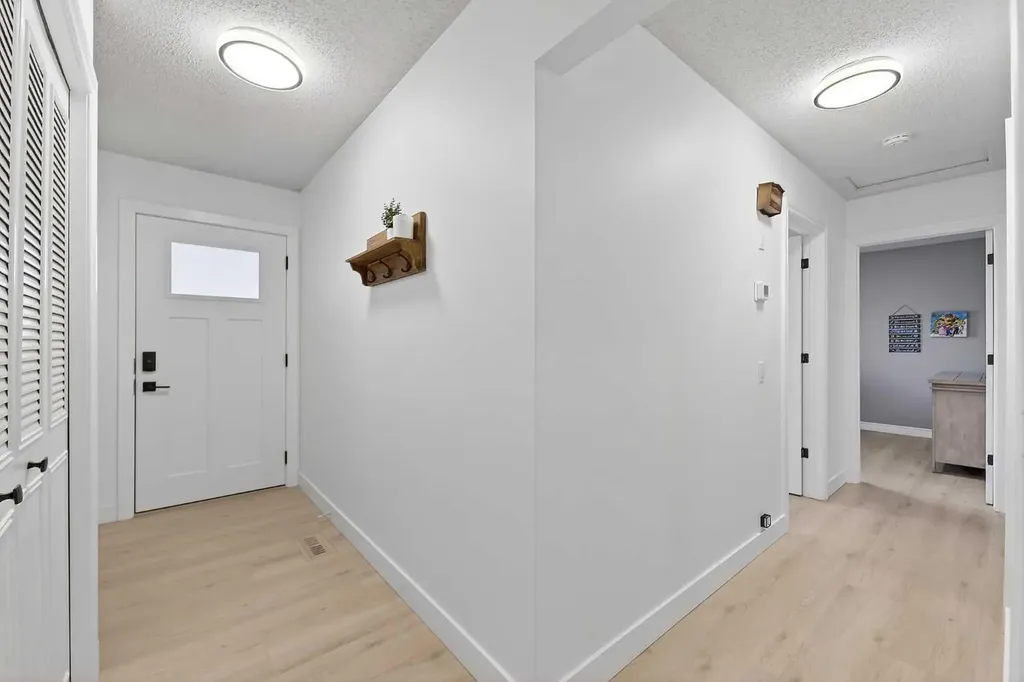 240 Canniff Place SW Calgary AB T2W 2L8