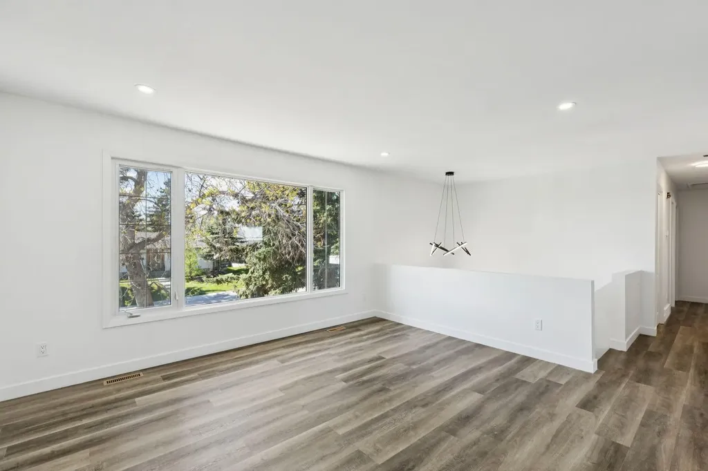 6928 Hunterbow Crescent NW Calgary AB T2K 4R5