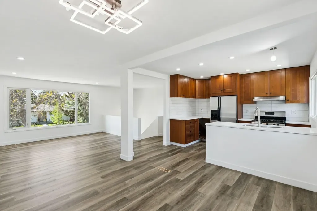 6928 Hunterbow Crescent NW Calgary AB T2K 4R5