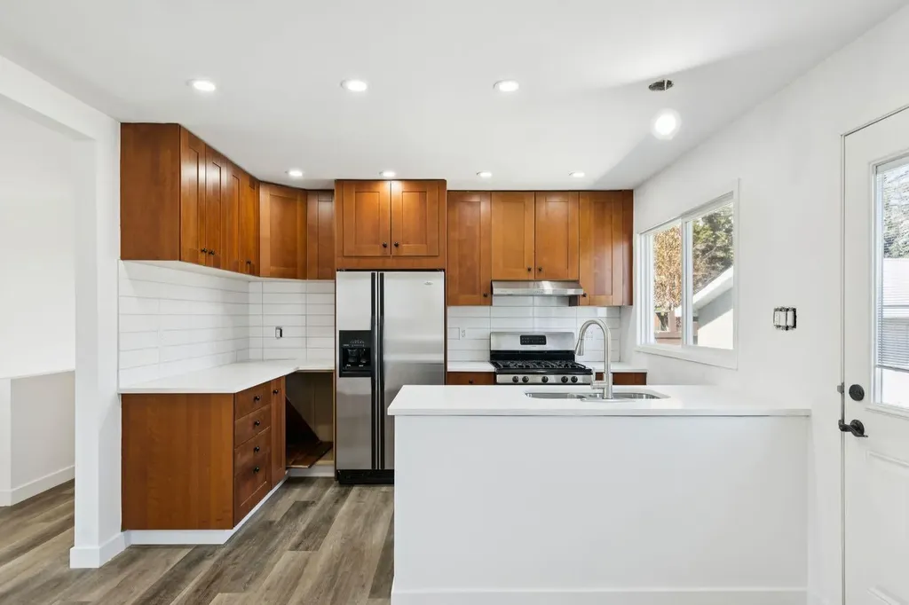 6928 Hunterbow Crescent NW Calgary AB T2K 4R5