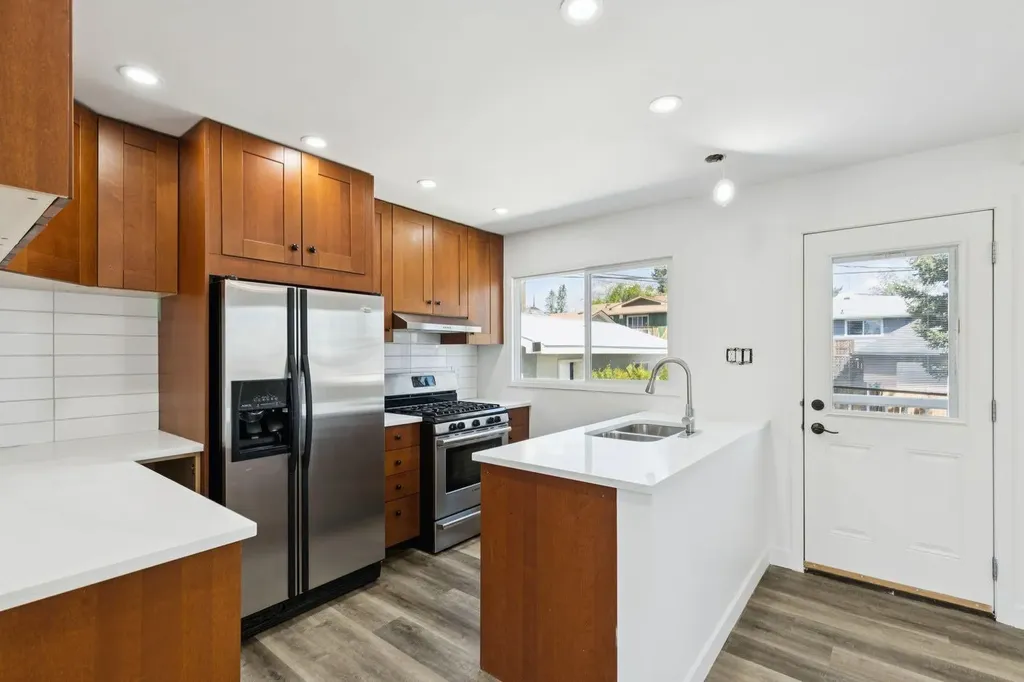 6928 Hunterbow Crescent NW Calgary AB T2K 4R5