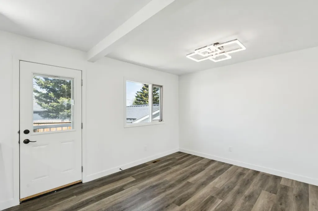 6928 Hunterbow Crescent NW Calgary AB T2K 4R5