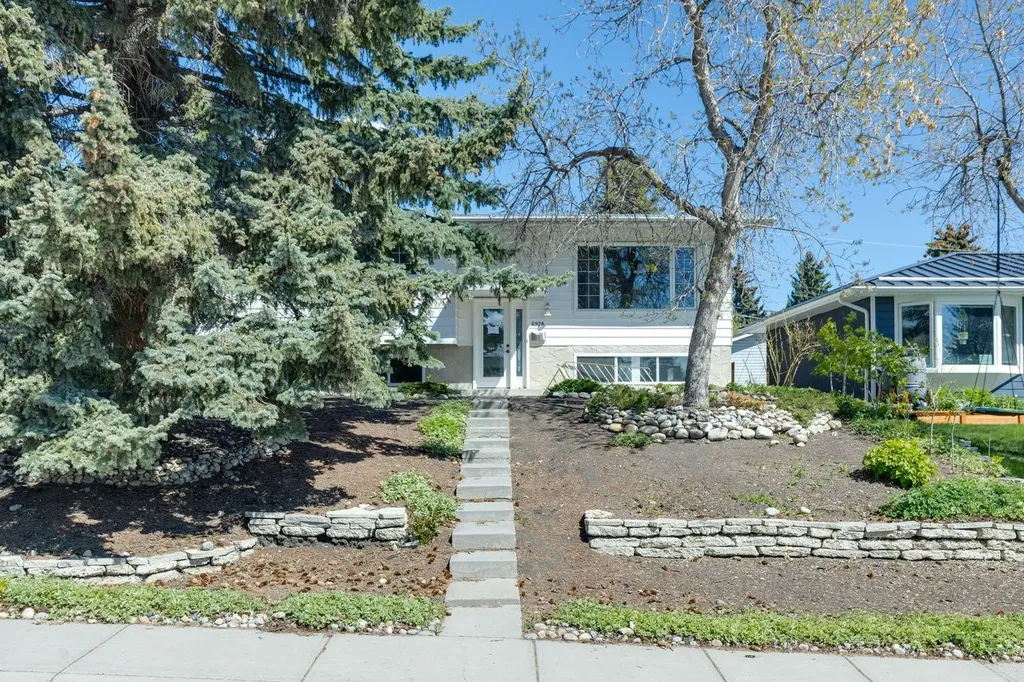 6928 Hunterbow Crescent NW Calgary AB T2K 4R5
