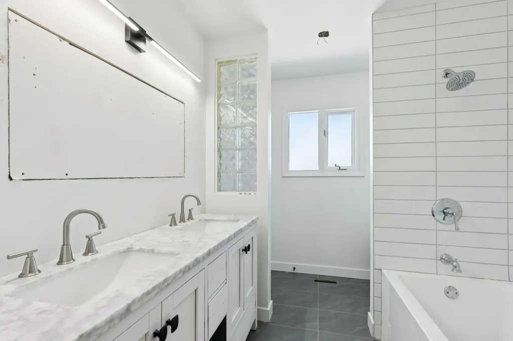 6928 Hunterbow Crescent NW Calgary AB T2K 4R5