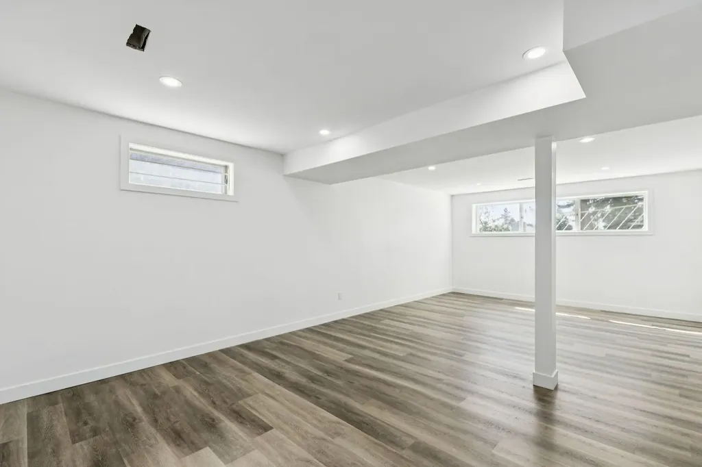 6928 Hunterbow Crescent NW Calgary AB T2K 4R5