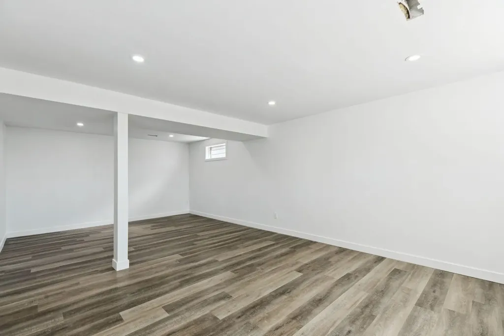 6928 Hunterbow Crescent NW Calgary AB T2K 4R5
