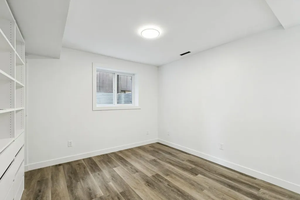 6928 Hunterbow Crescent NW Calgary AB T2K 4R5