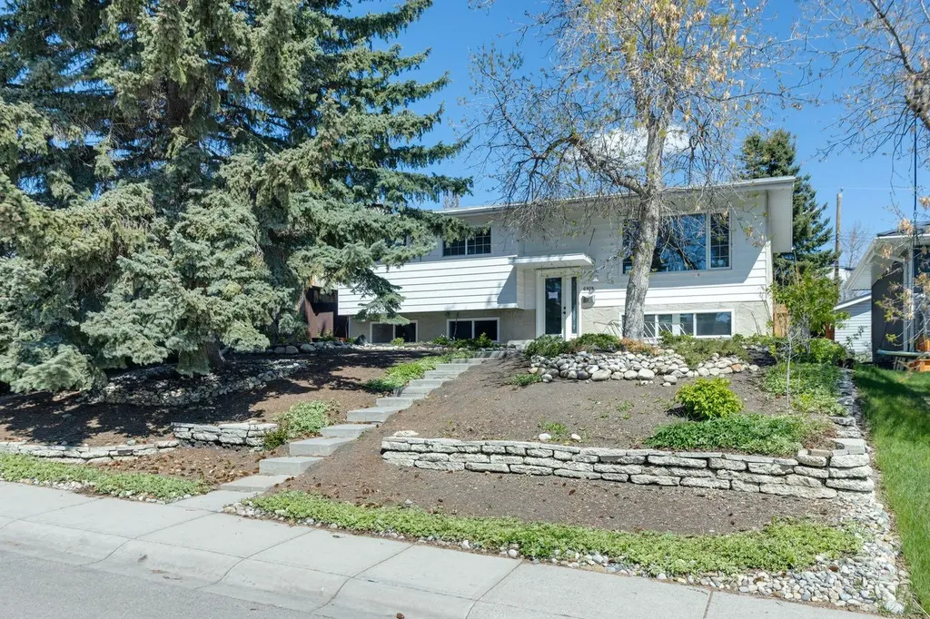 6928 Hunterbow Crescent NW Calgary AB T2K 4R5