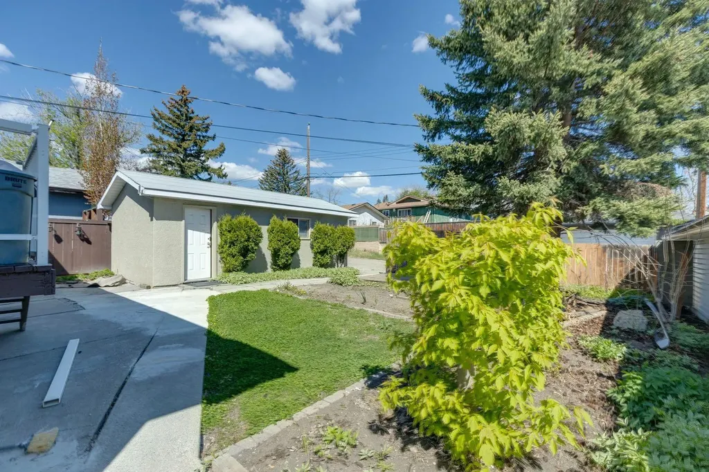6928 Hunterbow Crescent NW Calgary AB T2K 4R5