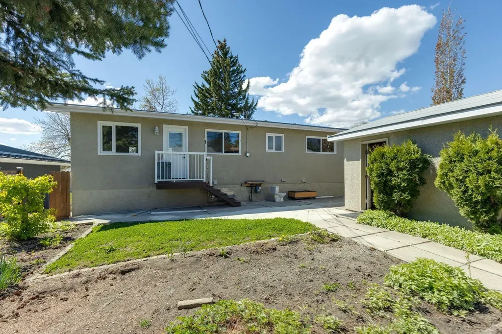 6928 Hunterbow Crescent NW Calgary AB T2K 4R5
