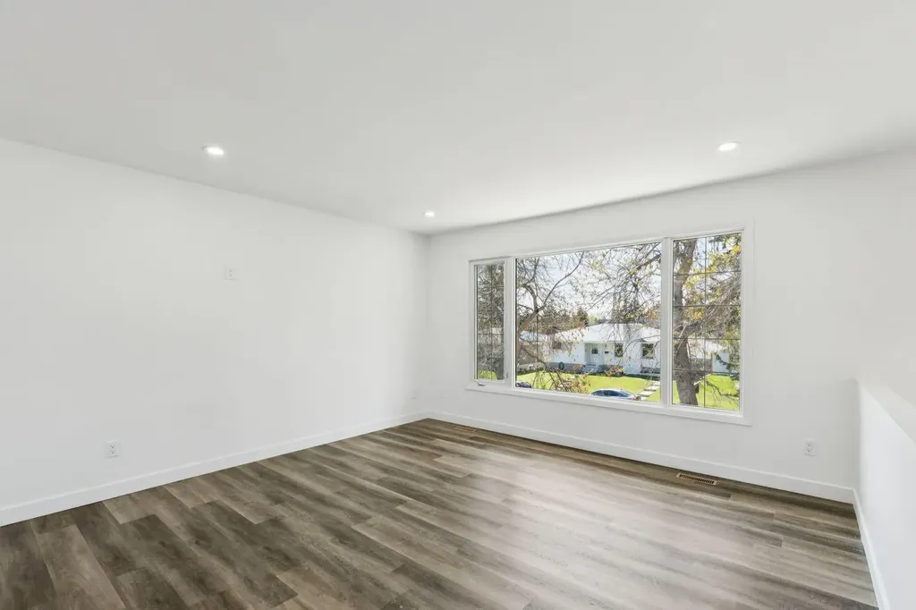 6928 Hunterbow Crescent NW Calgary AB T2K 4R5