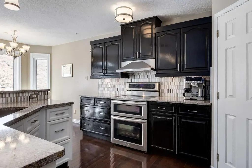 331 Sierra Madre Court SW Calgary AB T3H 3G7