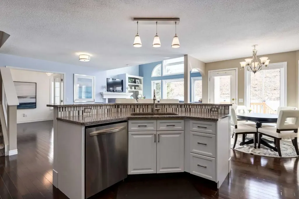 331 Sierra Madre Court SW Calgary AB T3H 3G7