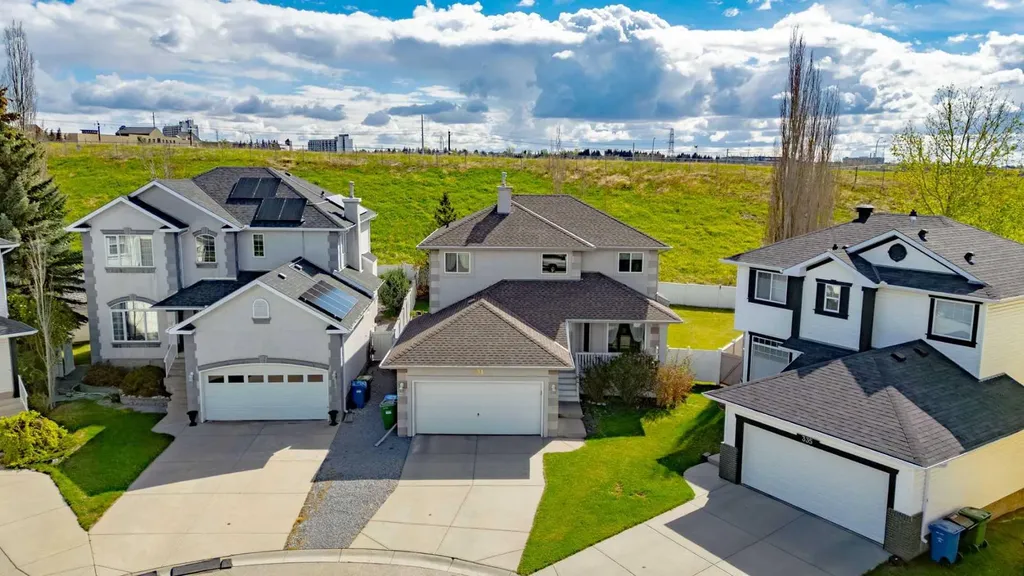 331 Sierra Madre Court SW Calgary AB T3H 3G7