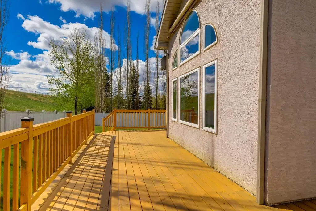 331 Sierra Madre Court SW Calgary AB T3H 3G7