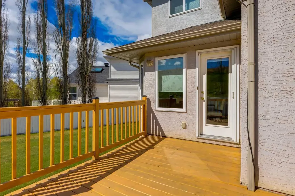 331 Sierra Madre Court SW Calgary AB T3H 3G7