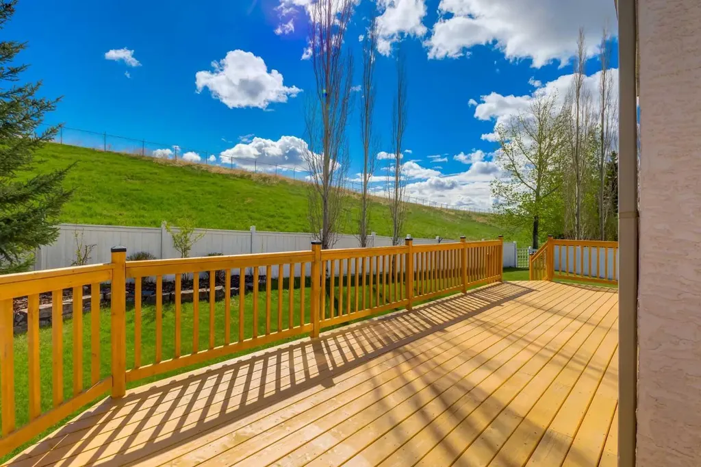 331 Sierra Madre Court SW Calgary AB T3H 3G7