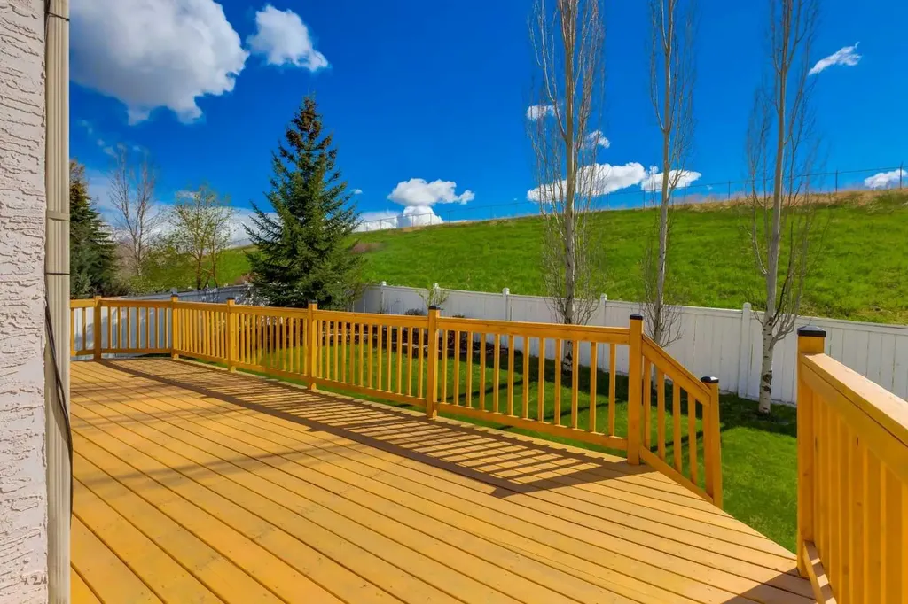 331 Sierra Madre Court SW Calgary AB T3H 3G7