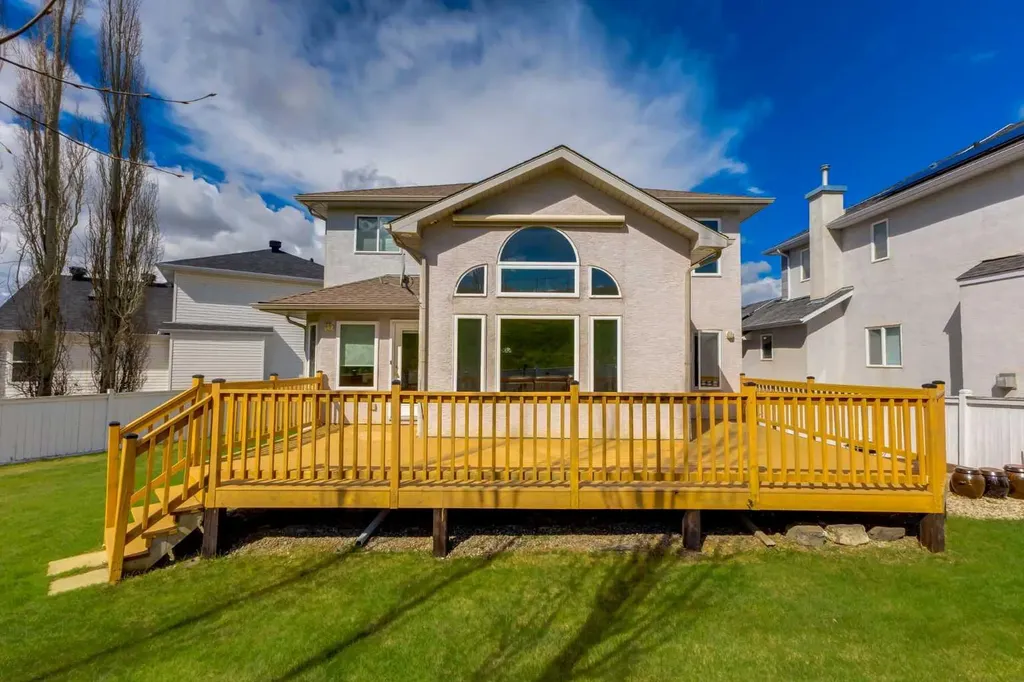 331 Sierra Madre Court SW Calgary AB T3H 3G7