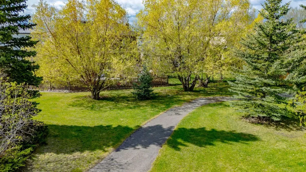 331 Sierra Madre Court SW Calgary AB T3H 3G7