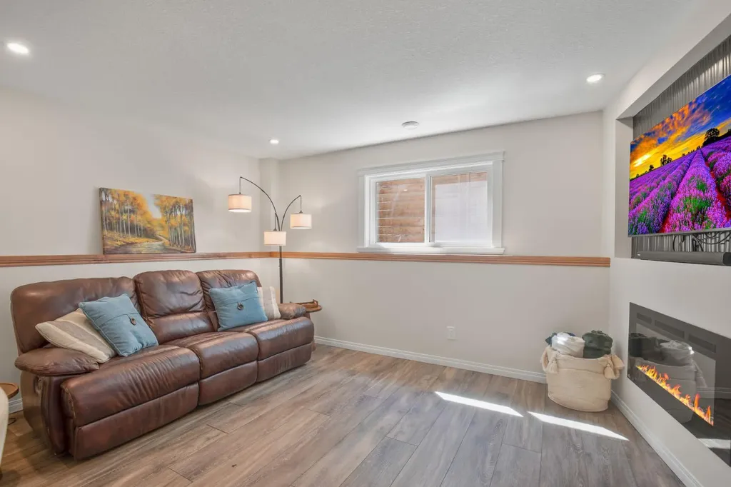 14 Tagish Avenue Red Deer AB T4P 0Y6
