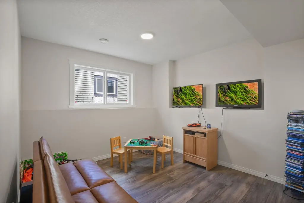 14 Tagish Avenue Red Deer AB T4P 0Y6