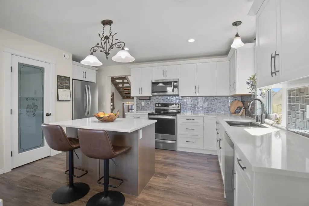 14 Tagish Avenue Red Deer AB T4P 0Y6