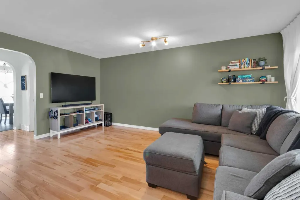 111 Arbour Meadows Close NW Calgary AB T3G 5J4