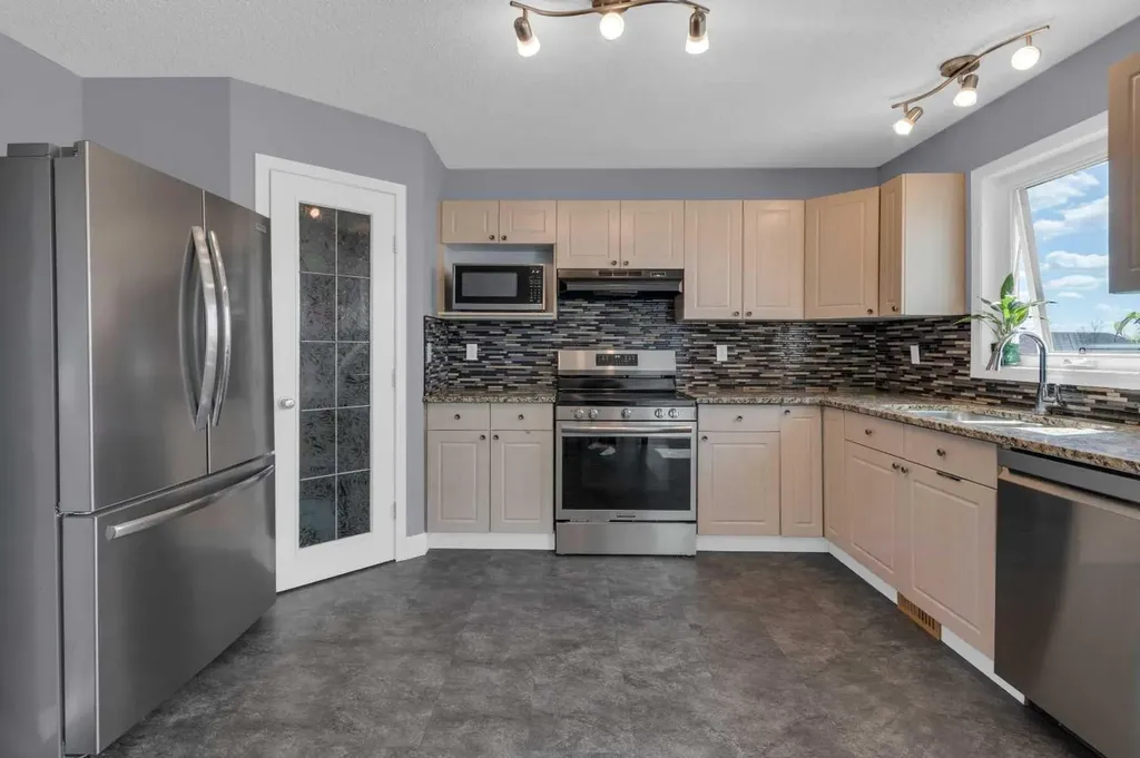 111 Arbour Meadows Close NW Calgary AB T3G 5J4