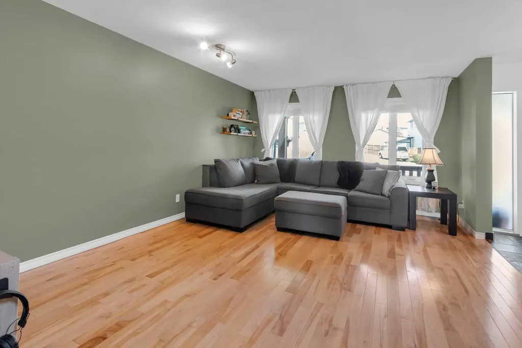 111 Arbour Meadows Close NW Calgary AB T3G 5J4