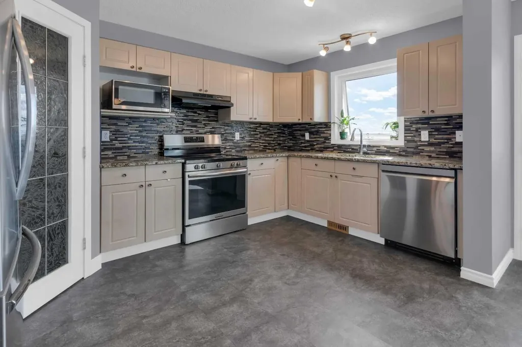 111 Arbour Meadows Close NW Calgary AB T3G 5J4