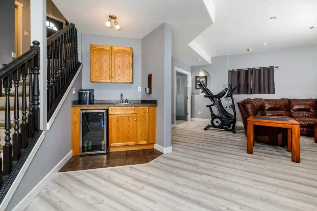 898 Ramage Crescent Red Deer AB T4P 2Z9