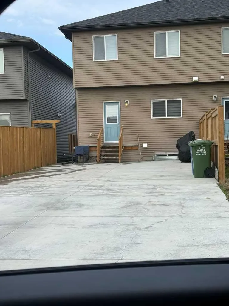 30 Emberside Link Cochrane AB T4C 3A8