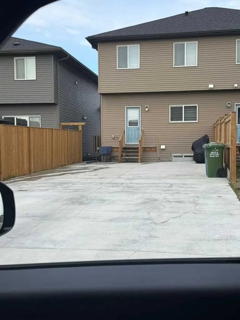 30 Emberside Link Cochrane AB T4C 3A8
