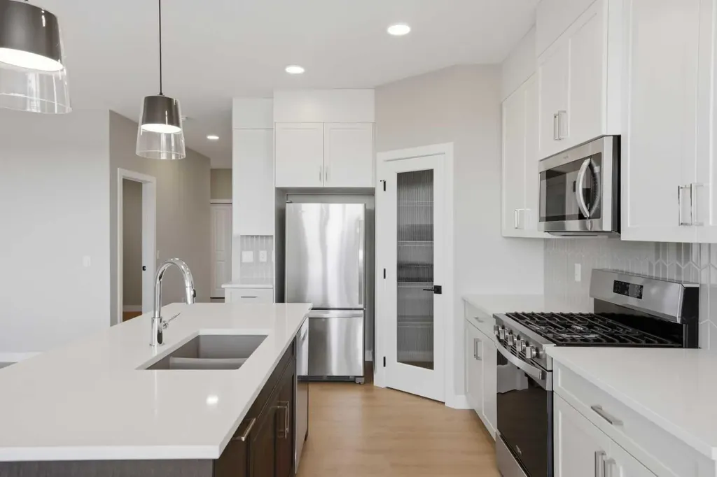 139 Belvedere Crescent SE Calgary AB T2A 7Y5