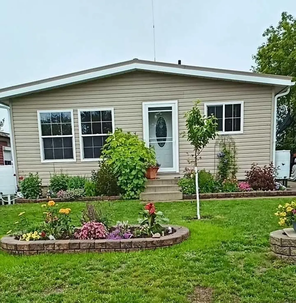 18 Willow Road Claresholm AB T0L0T0