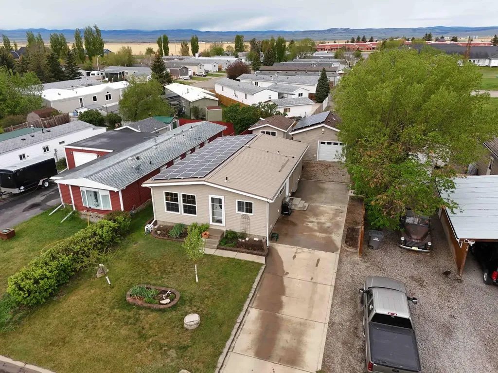 18 Willow Road Claresholm AB T0L0T0
