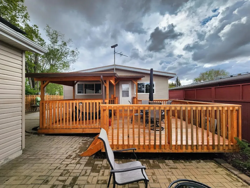 18 Willow Road Claresholm AB T0L0T0