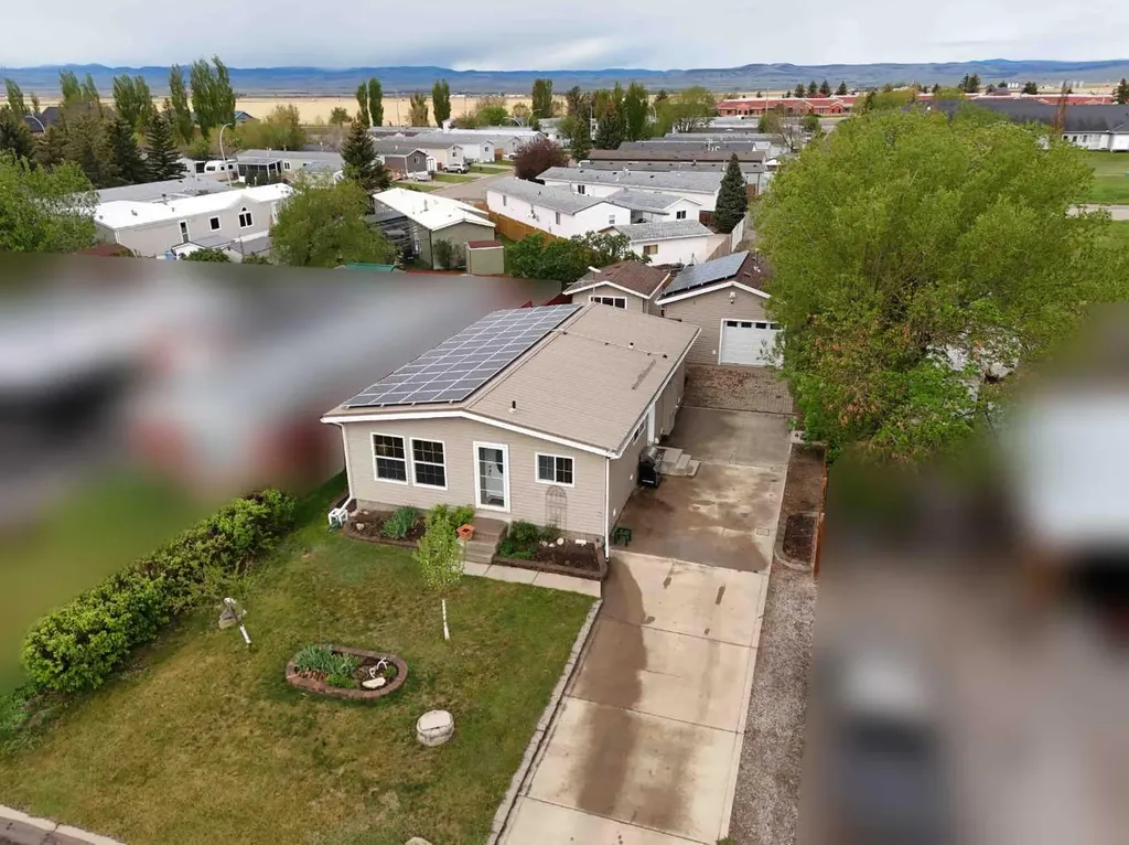 18 Willow Road Claresholm AB T0L0T0
