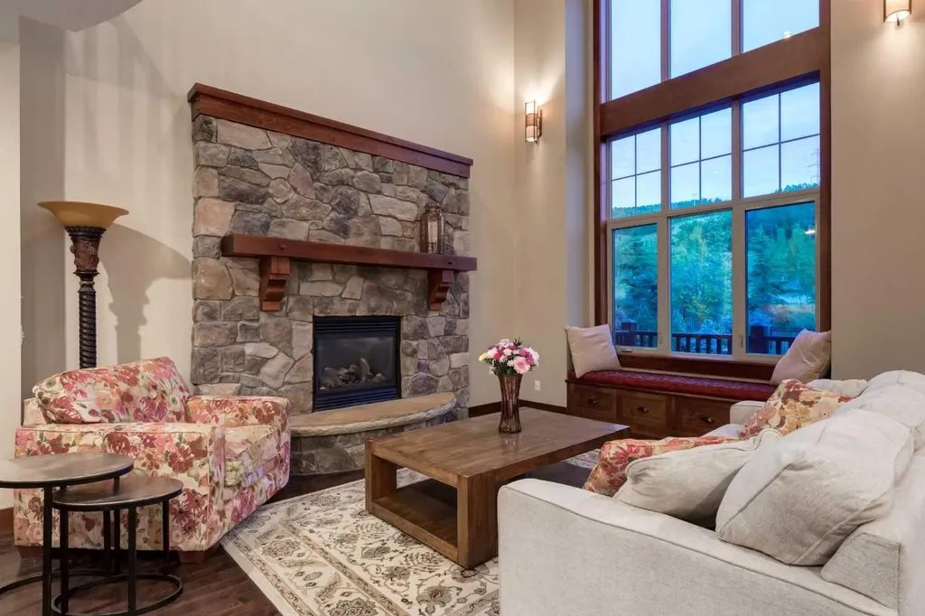 250 Crestridge Place SW Calgary AB T3B 5Z2