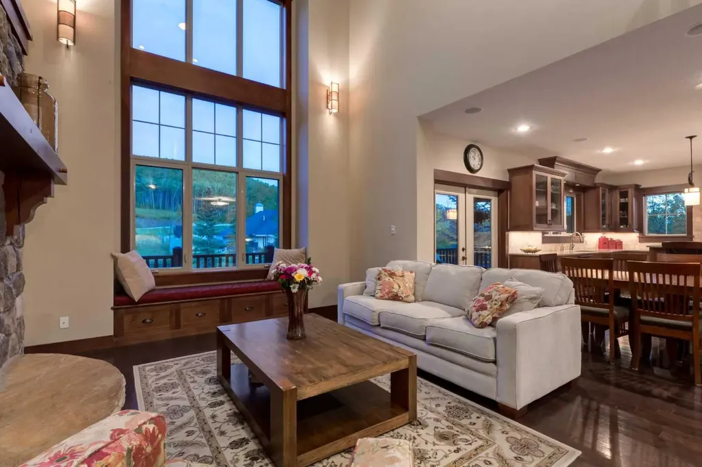 250 Crestridge Place SW Calgary AB T3B 5Z2