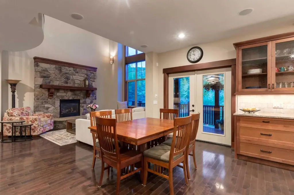 250 Crestridge Place SW Calgary AB T3B 5Z2