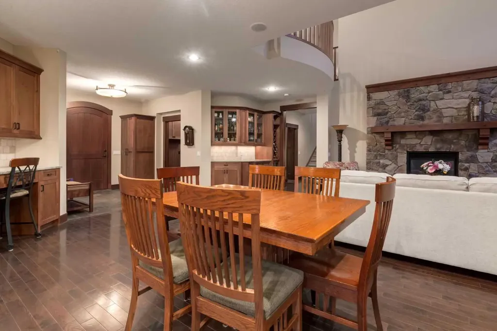 250 Crestridge Place SW Calgary AB T3B 5Z2