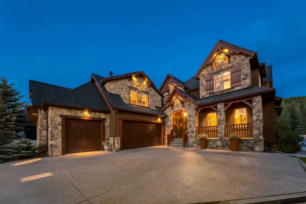 250 Crestridge Place SW Calgary AB T3B 5Z2