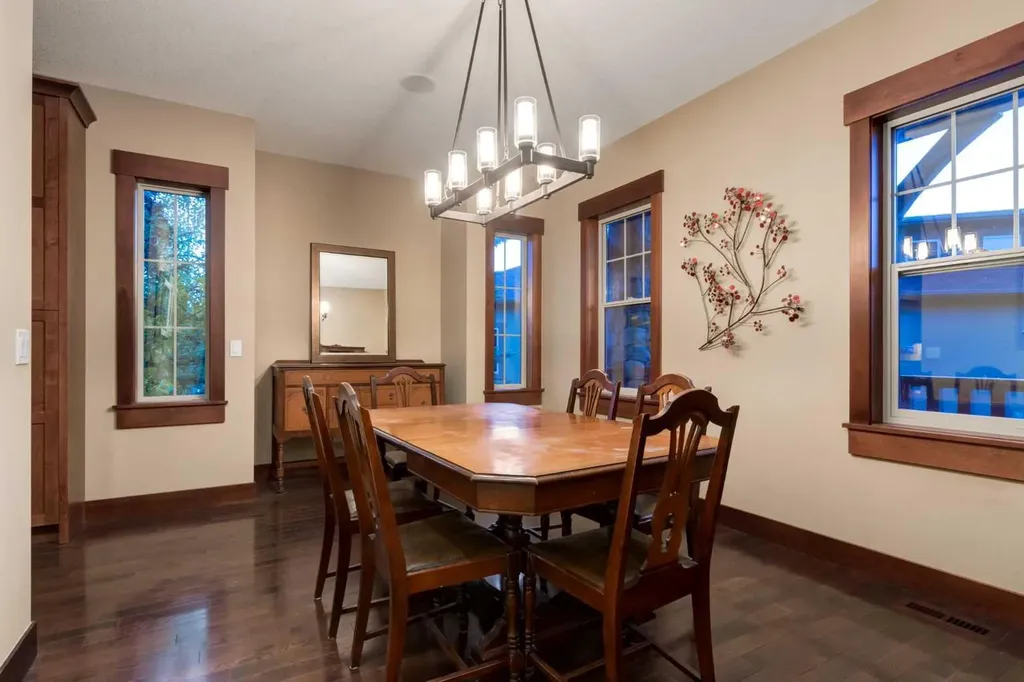 250 Crestridge Place SW Calgary AB T3B 5Z2