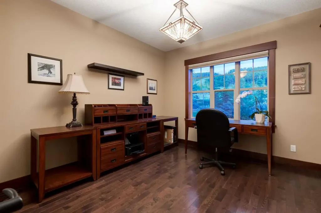 250 Crestridge Place SW Calgary AB T3B 5Z2