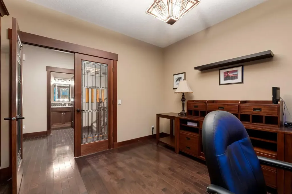 250 Crestridge Place SW Calgary AB T3B 5Z2