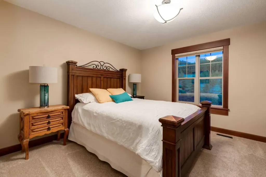 250 Crestridge Place SW Calgary AB T3B 5Z2
