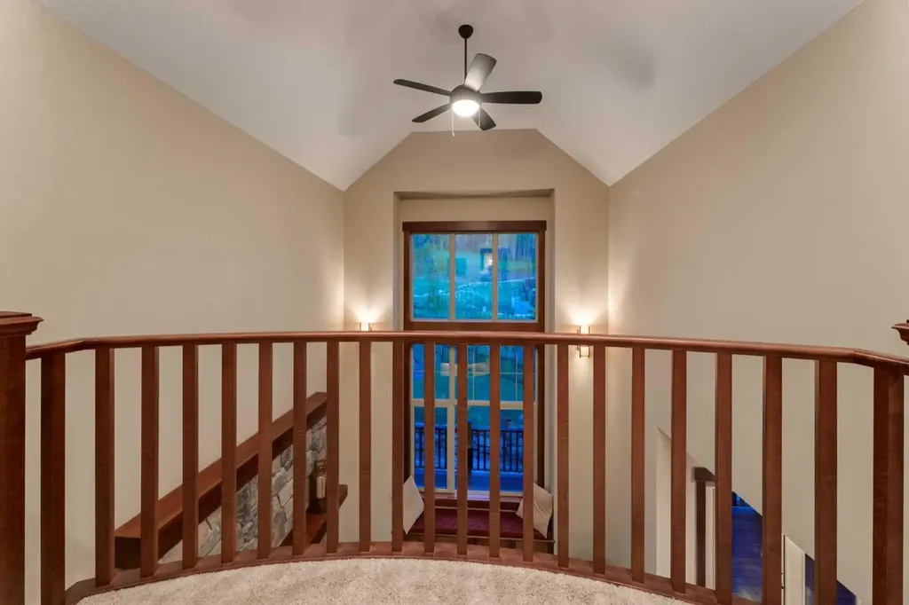 250 Crestridge Place SW Calgary AB T3B 5Z2