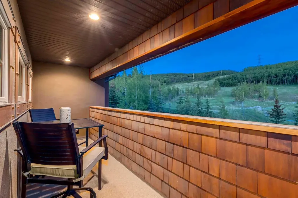 250 Crestridge Place SW Calgary AB T3B 5Z2